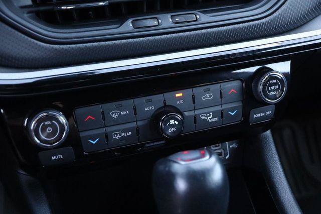 Used 2025 Jeep Compass Trailhawk AWD/4WD image 17