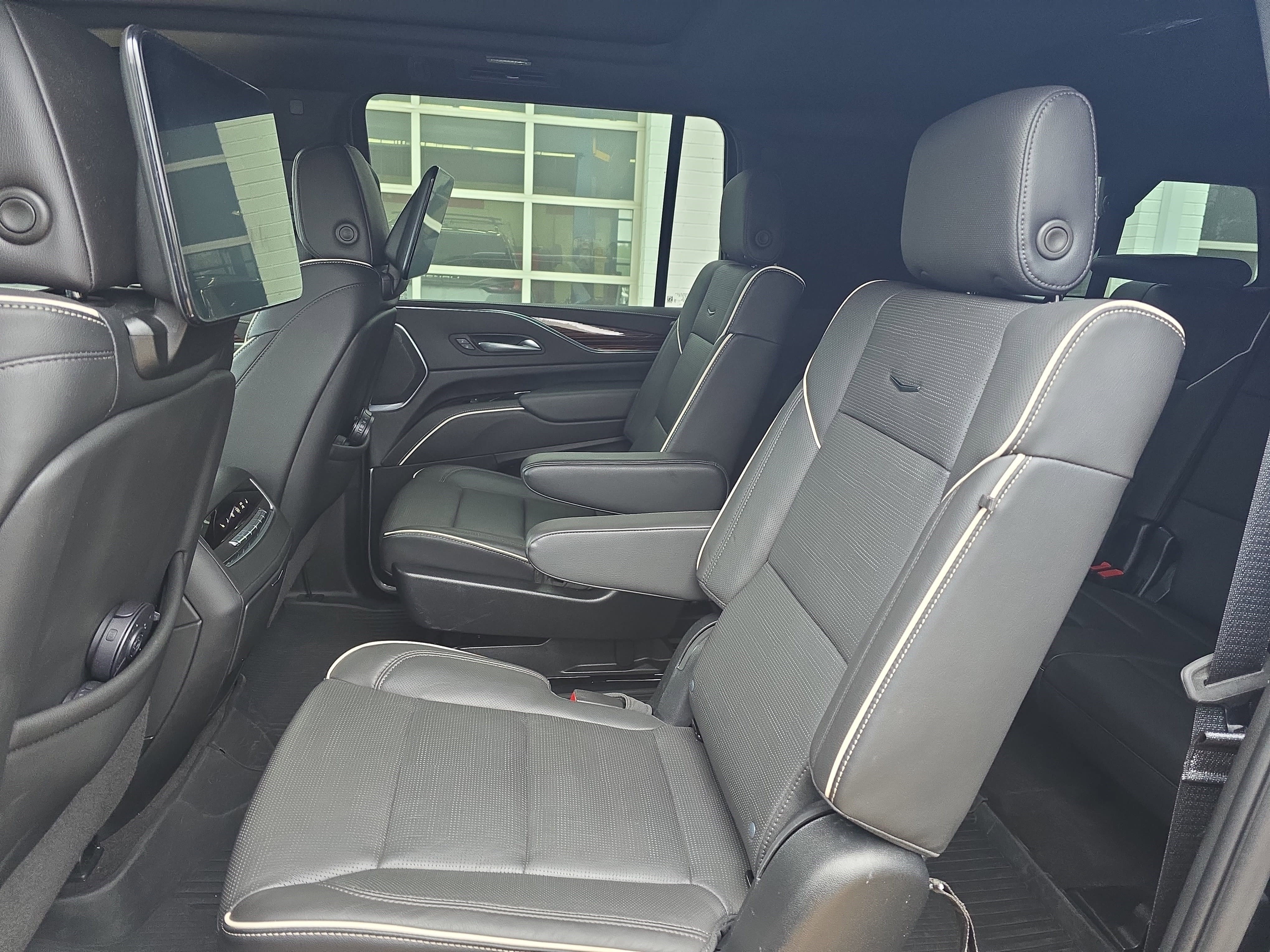 Certified 2023 Cadillac Escalade ESV Premium Luxury w/ LPO, Floor Liner Package AWD/4WD image 15