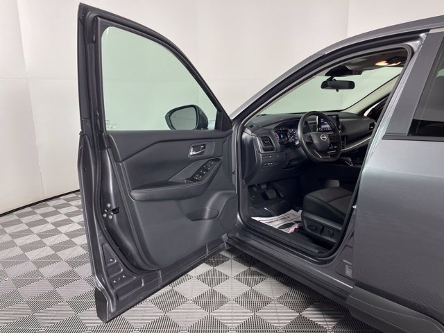 Certified 2026 Nissan Rogue SV FWD image 17