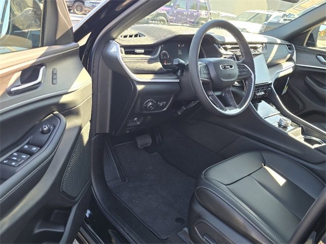 New 2025 Jeep Grand Cherokee L Limited image 4