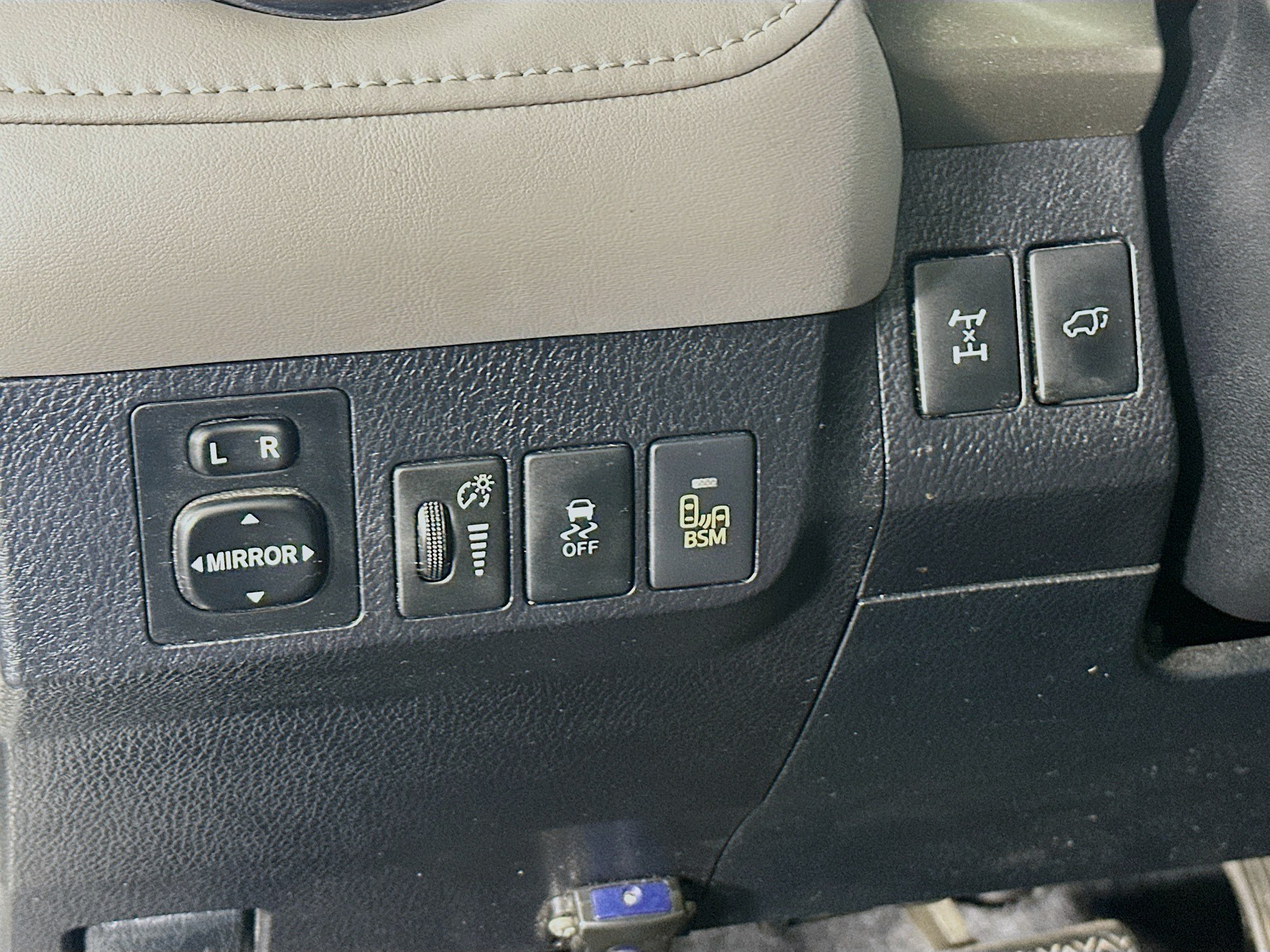Used 2013 Toyota RAV4 Limited AWD/4WD image 17