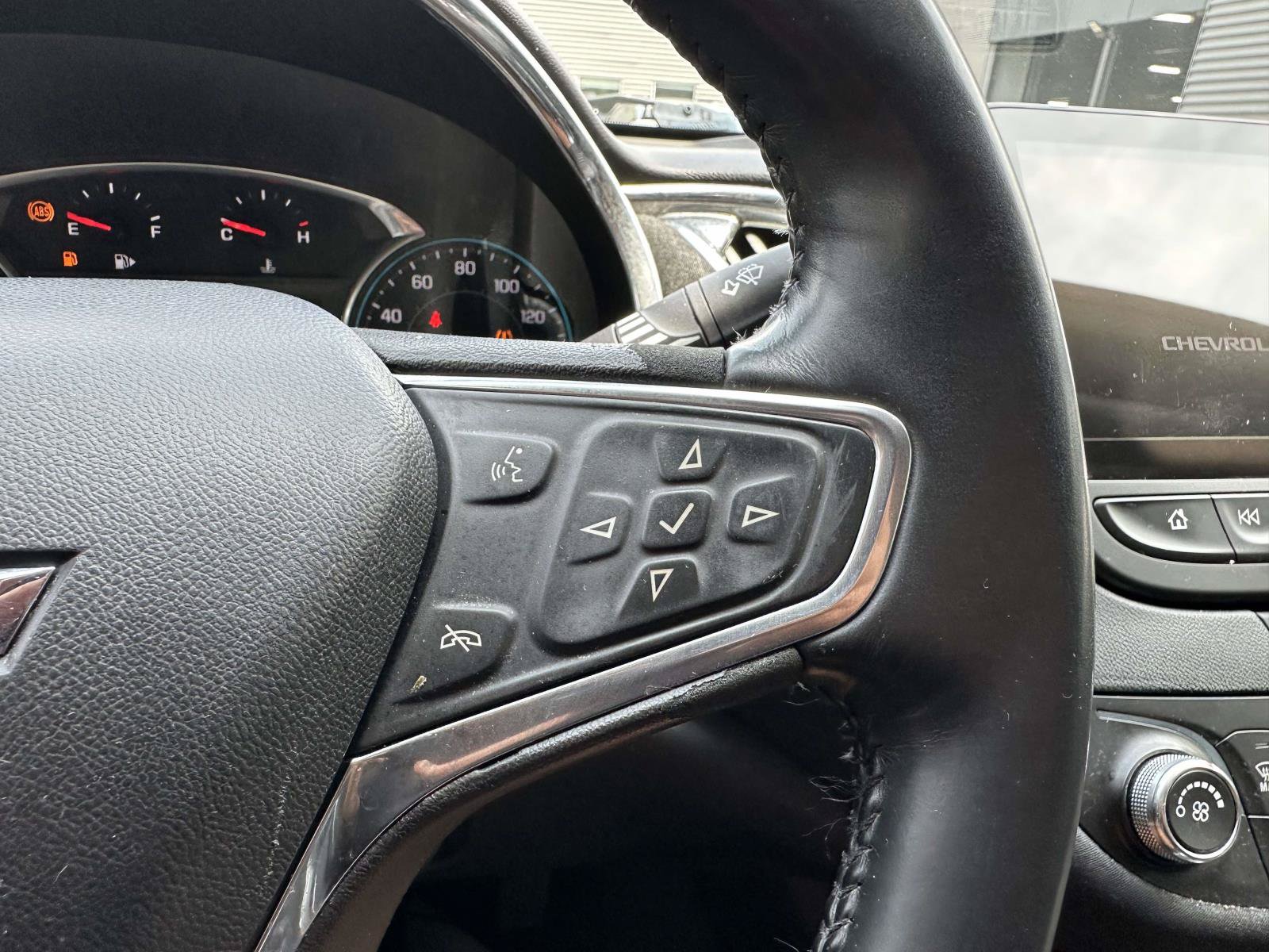 Used 2017 Chevrolet Malibu LT FWD image 30