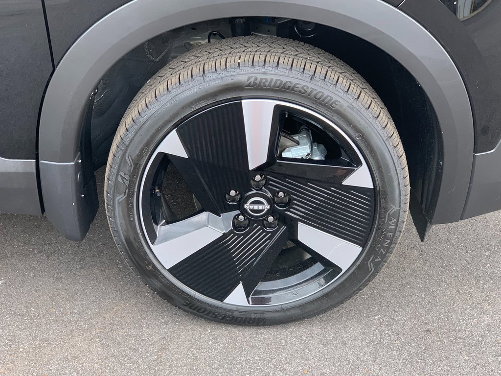 New 2025 Nissan Kicks SR image 6