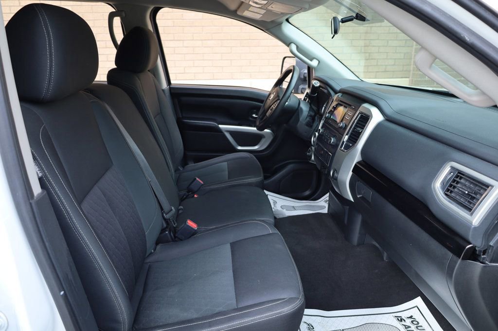 Used 2018 Nissan Titan SV image 27