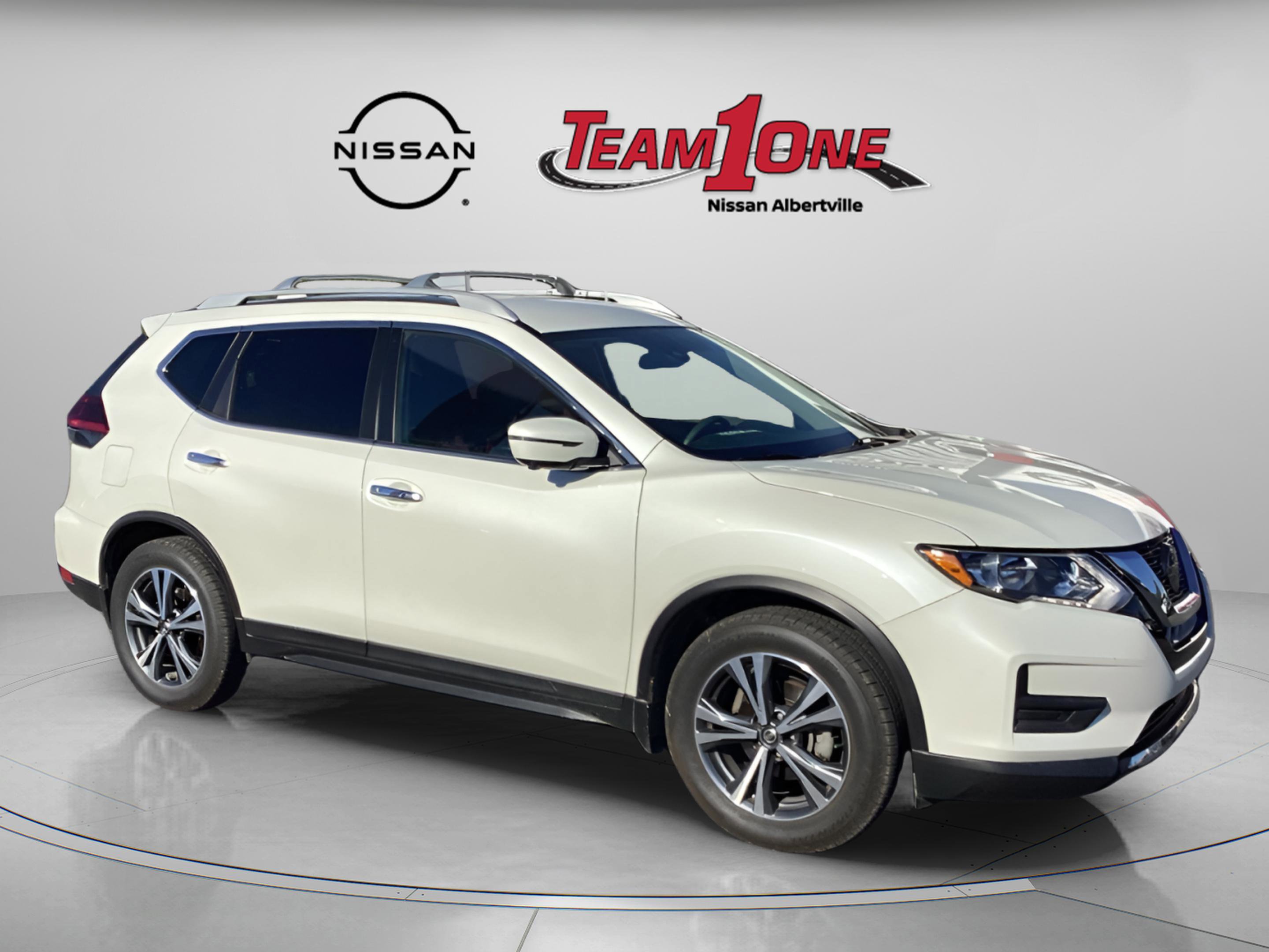 Used 2019 Nissan Rogue SV w/ Premium Package image 1
