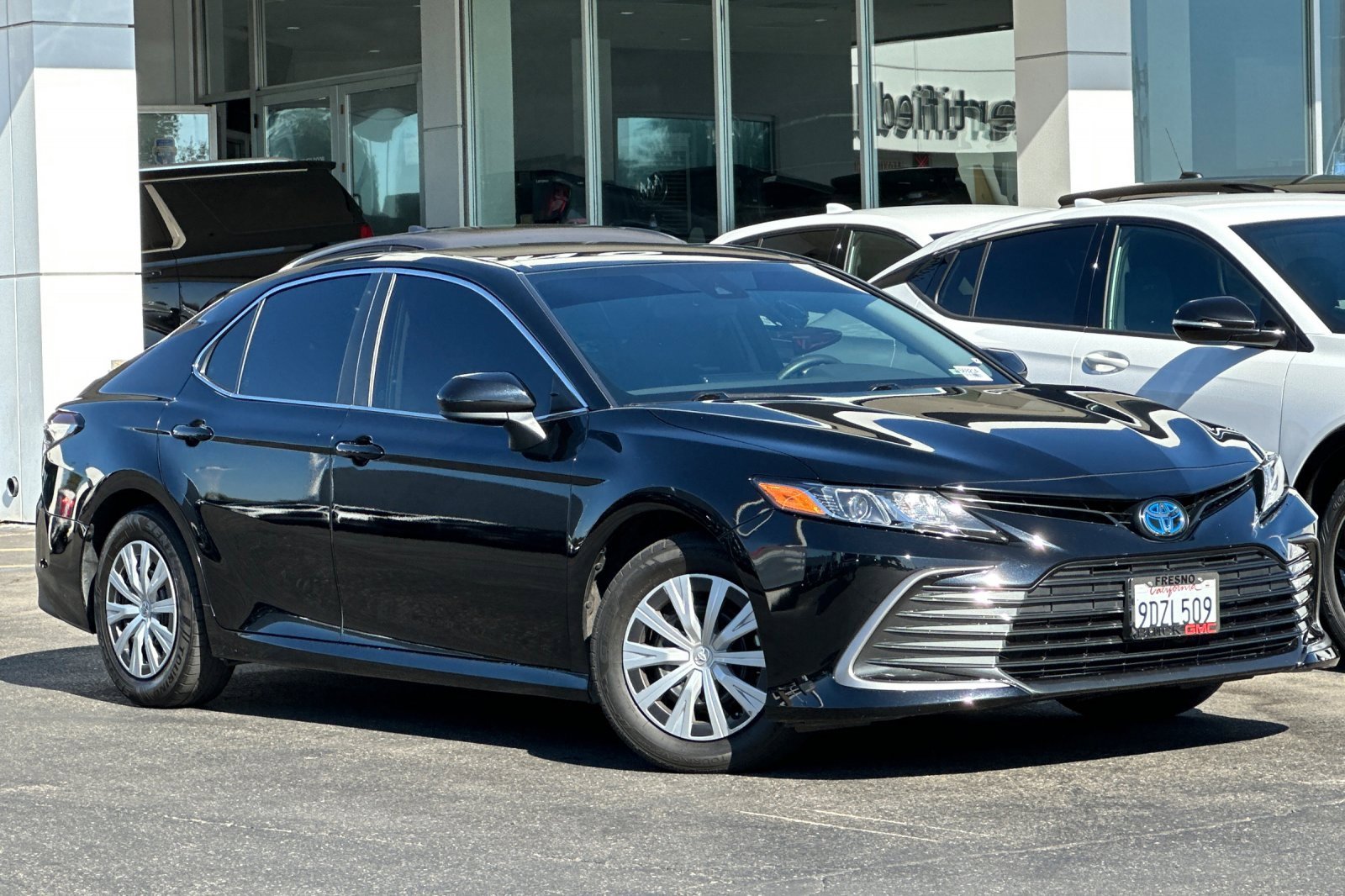 Used 2023 Toyota Camry LE image 2