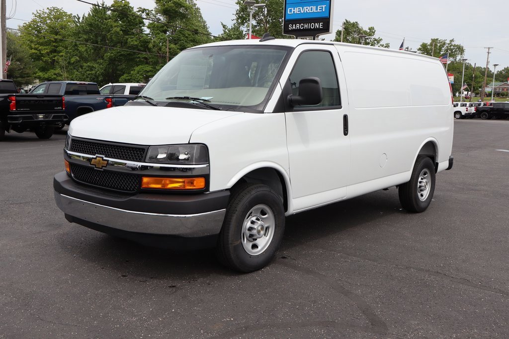 New 2025 Chevrolet Express 3500 w/ Chrome Appearance Package image 19