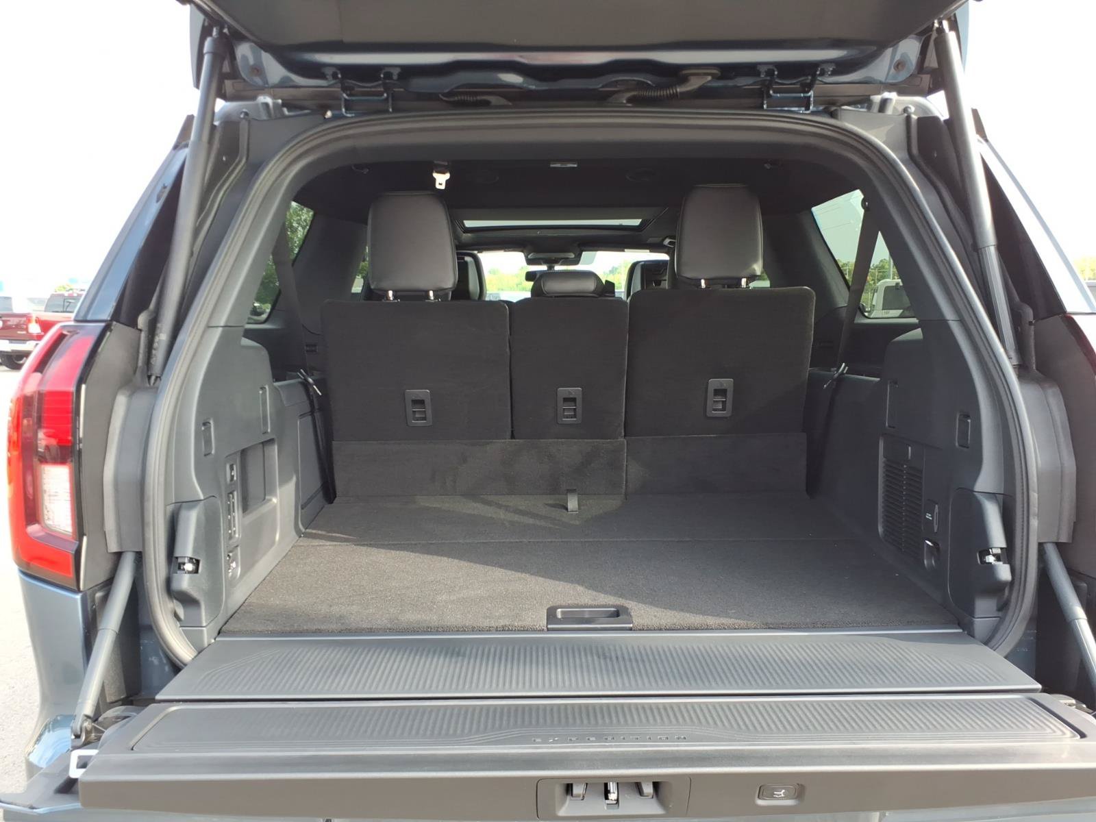 New 2027 Ford Expedition Max Platinum w/ Stealth Appearance Package AWD/4WD image 17