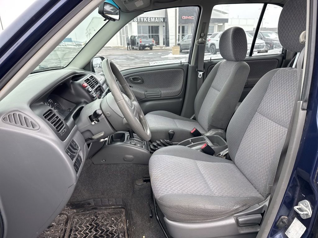 Used 2000 Chevrolet Tracker 4WD w/ Preferred Equipment Group 2 image 13