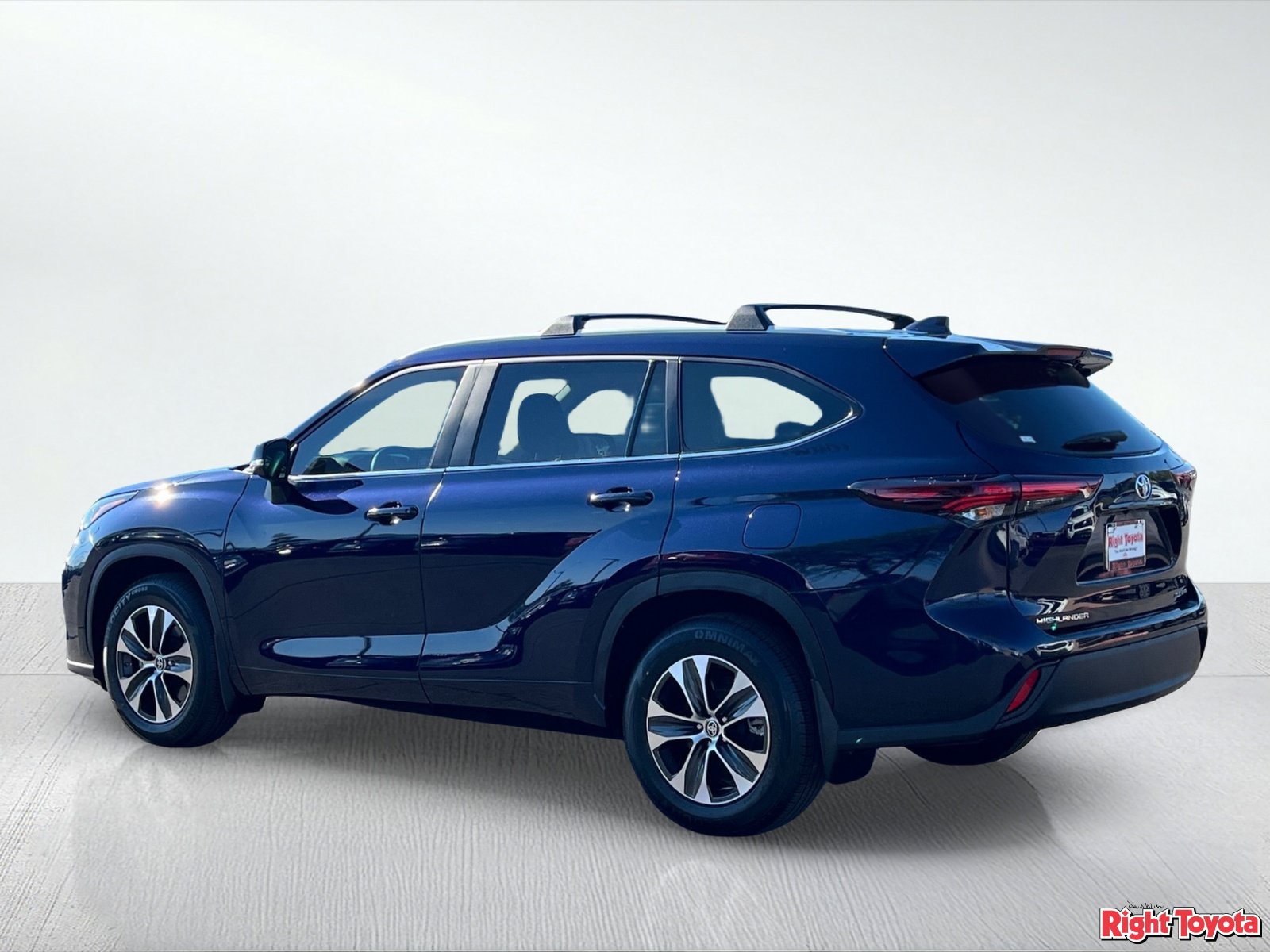 Used 2024 Toyota Highlander XLE AWD/4WD image 4
