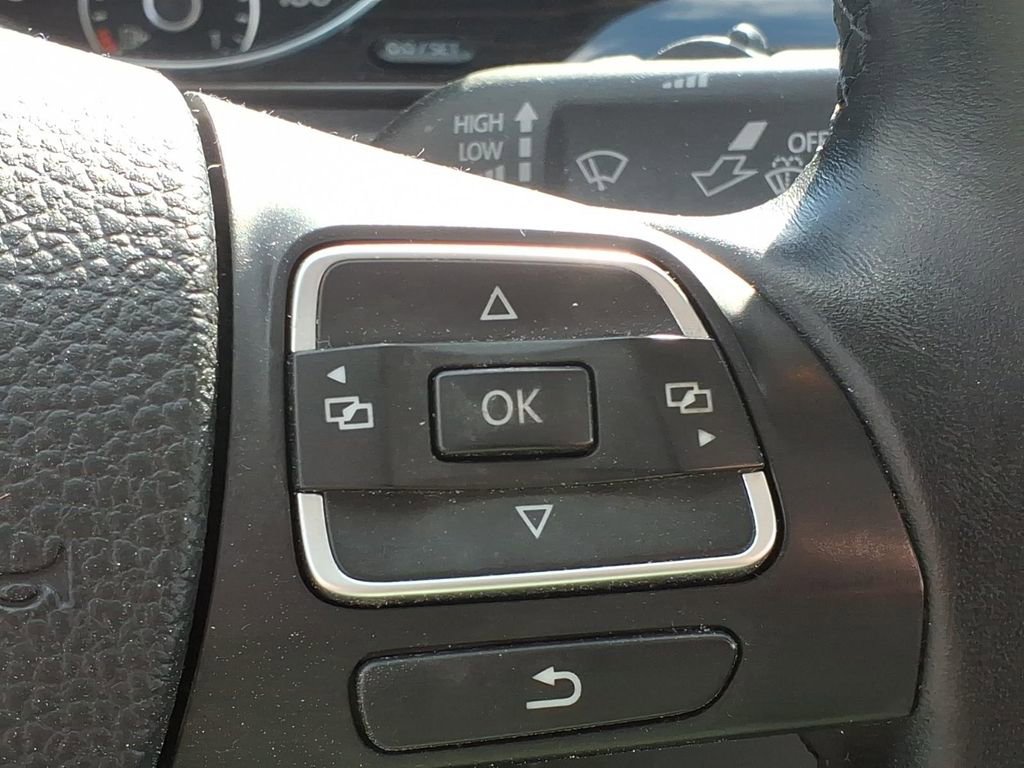 Used 2014 Volkswagen CC Executive FWD image 25