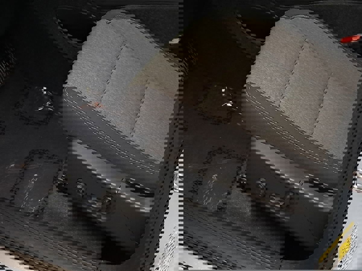 Used 2024 Volvo XC40 B5 Core image 11