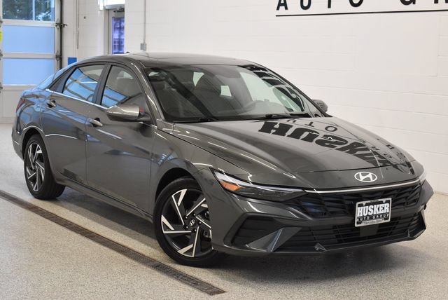 Used 2025 Hyundai Elantra SEL FWD image 1