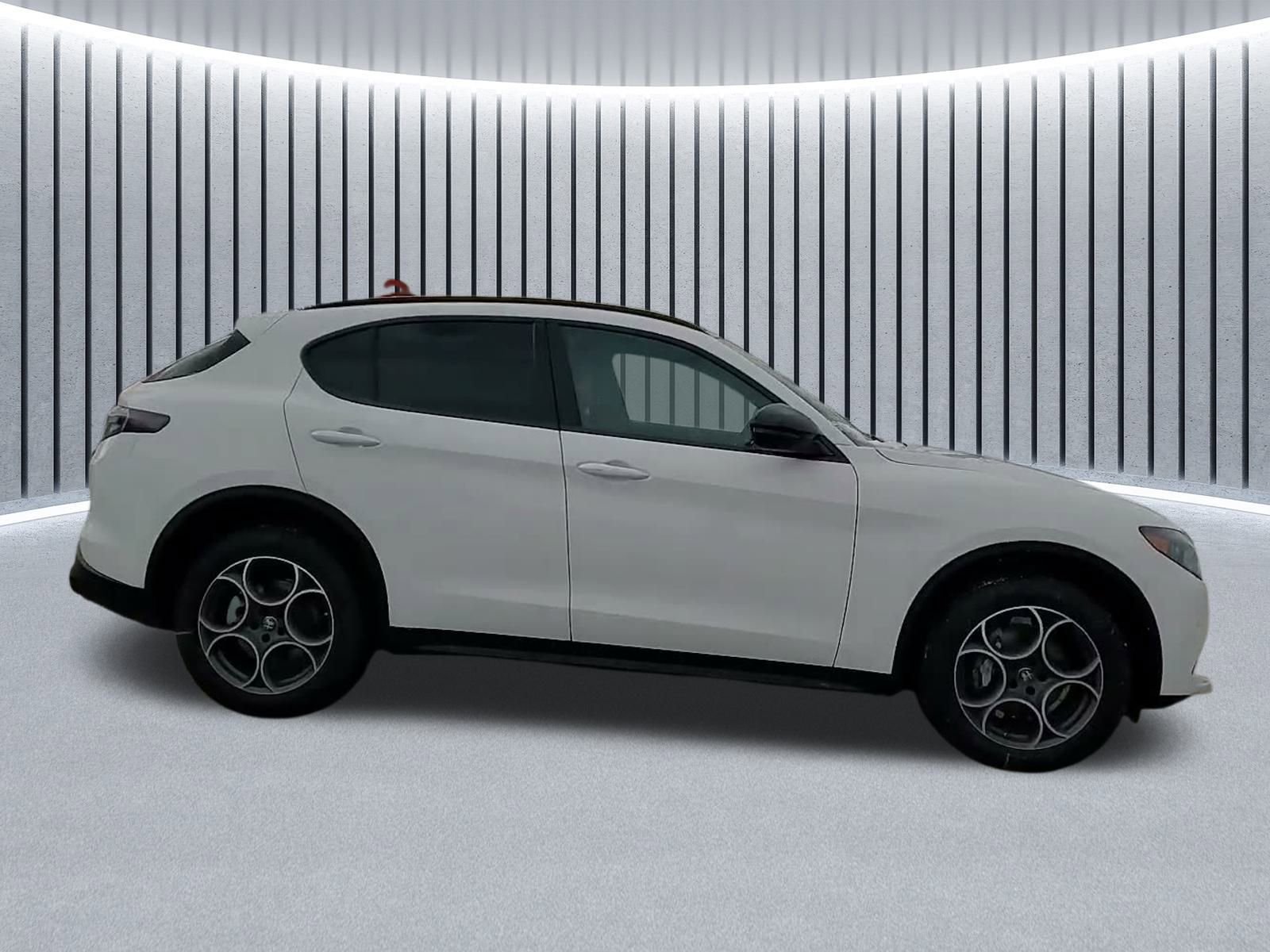 New 2025 Alfa Romeo Stelvio Sprint image 4