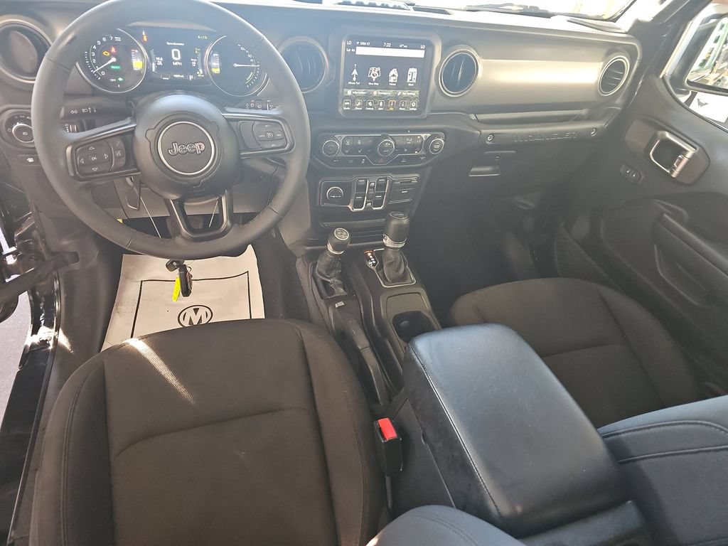 Used 2023 Jeep Wrangler Unlimited w/ Cold Weather Group AWD/4WD image 6