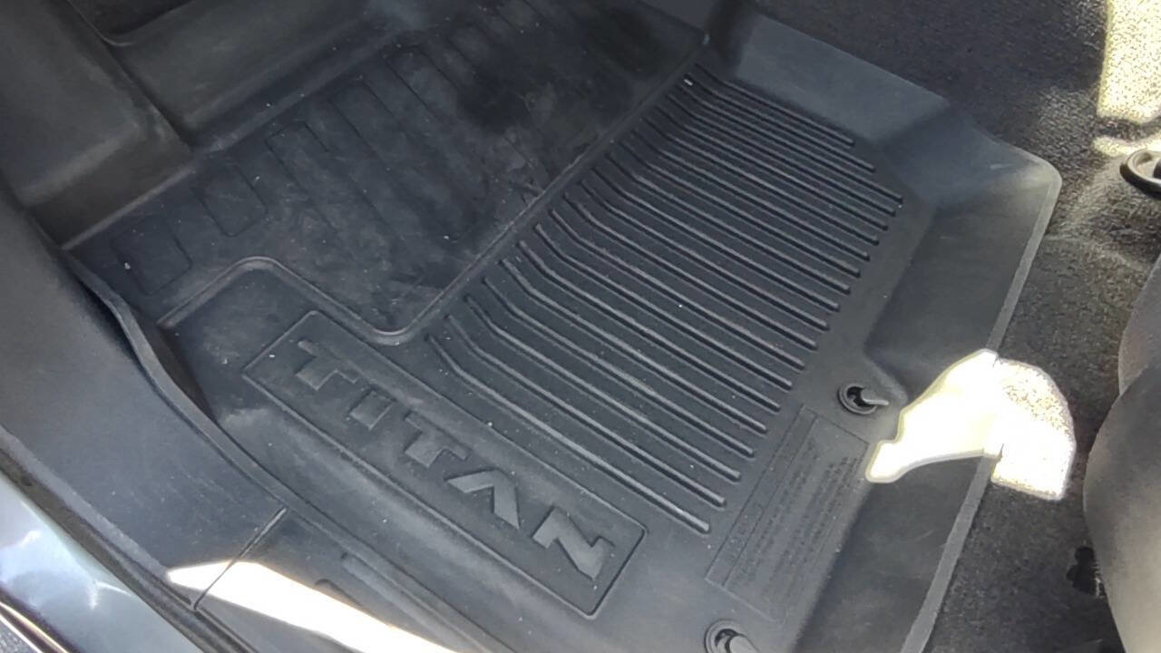 Used 2022 Nissan Titan SV w/ SV Convenience Package image 15