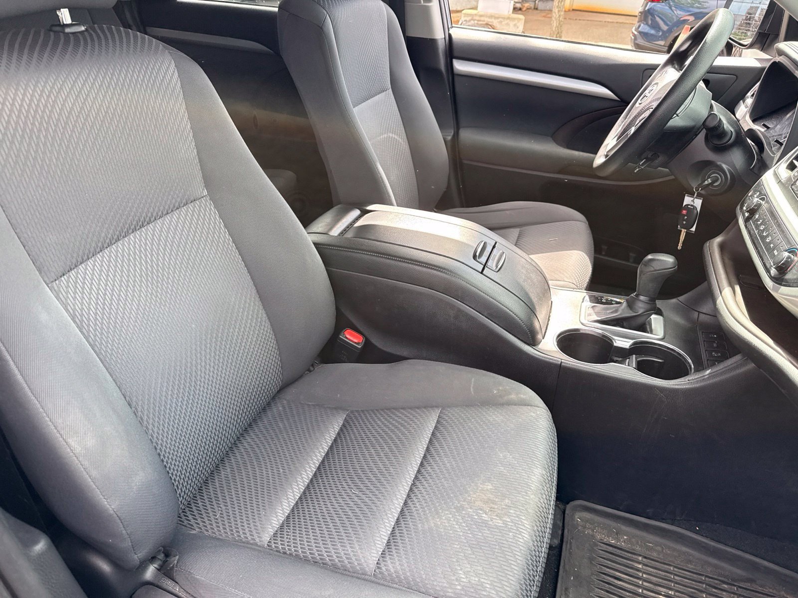 Used 2019 Toyota Highlander LE AWD/4WD image 18