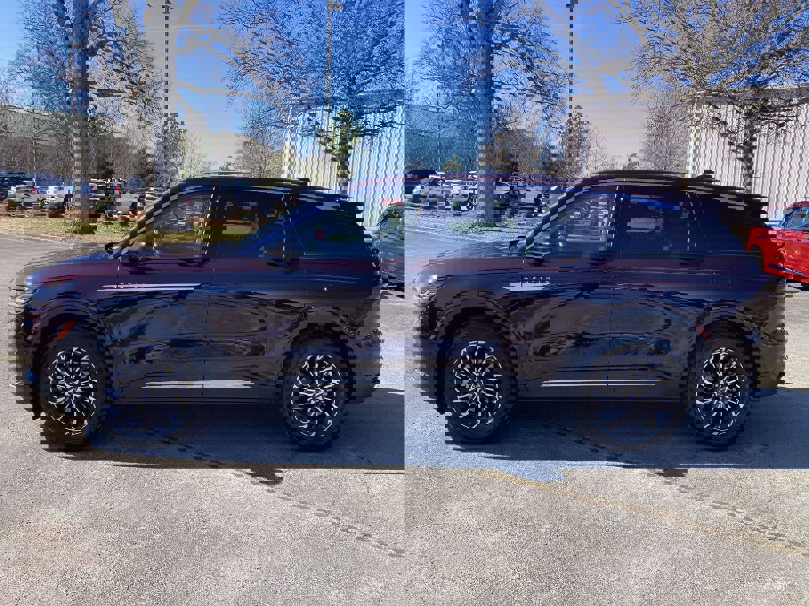 Certified 2025 Lincoln Nautilus Premier w/ Equipment Group 102A image 8