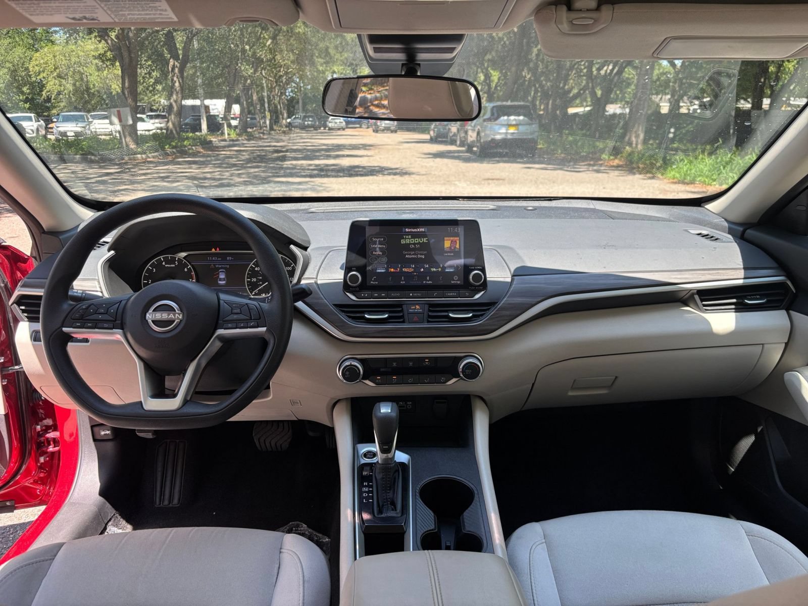 Used 2025 Nissan Altima 2.5 SV FWD image 32