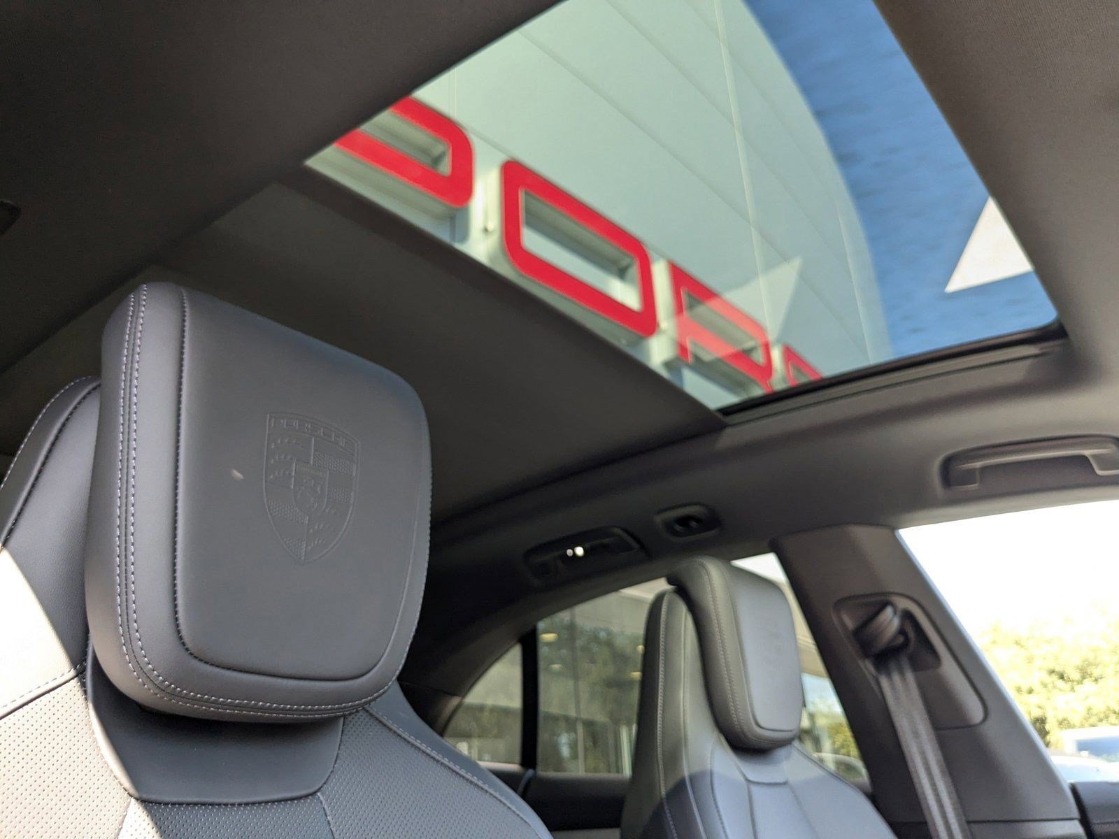 Certified 2024 Porsche Macan 4 Electric image 29