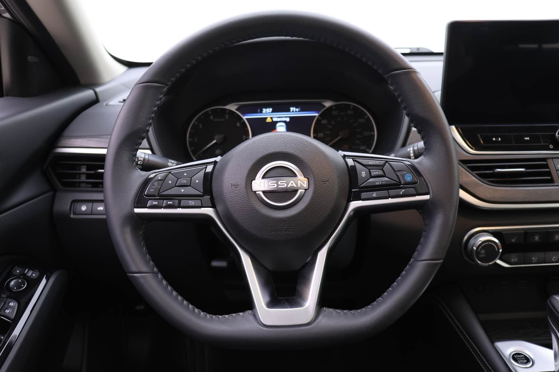 Used 2023 Nissan Altima 2.5 SV w/ SV Premium Package image 12