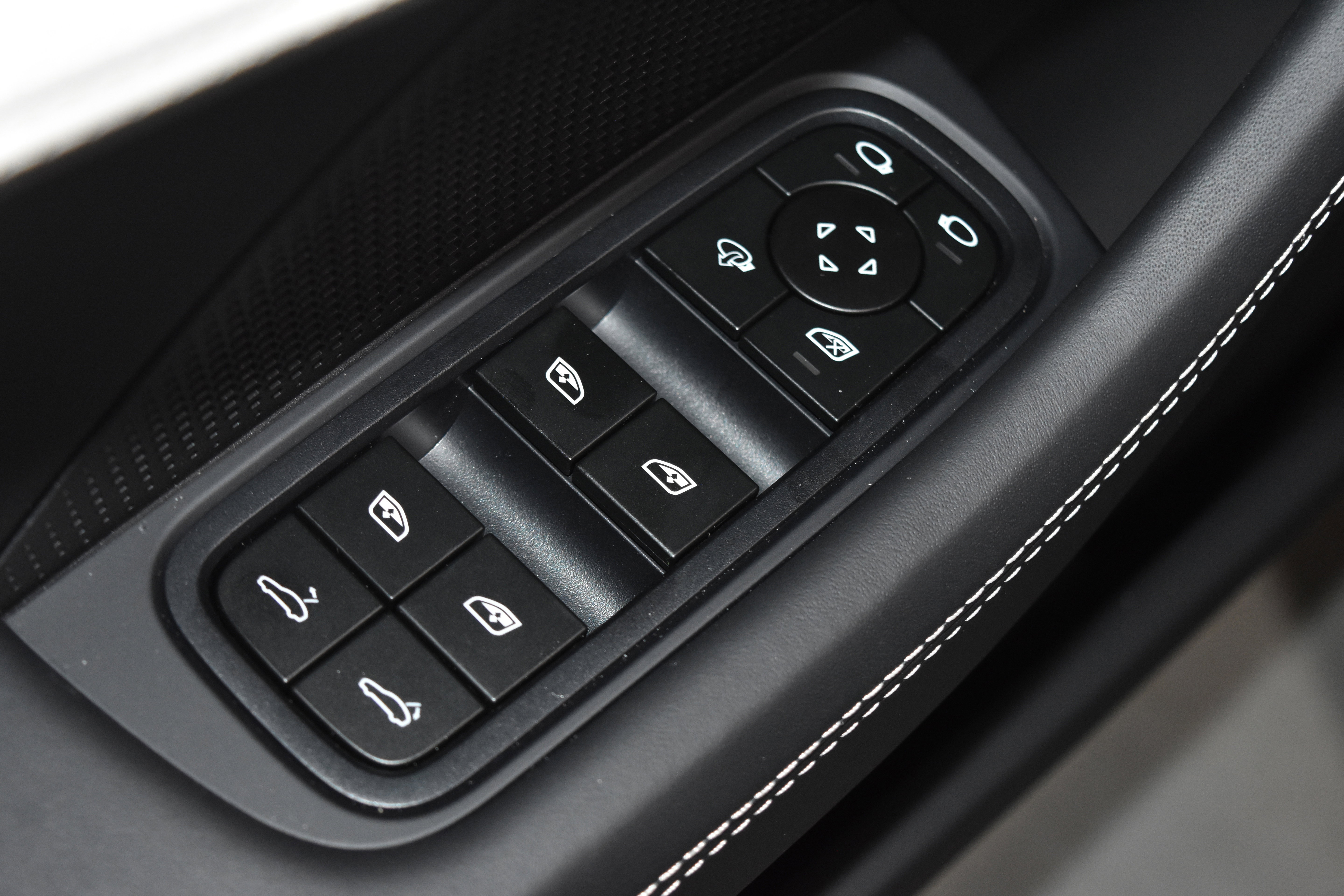 New 2025 Porsche Panamera 4 image 8