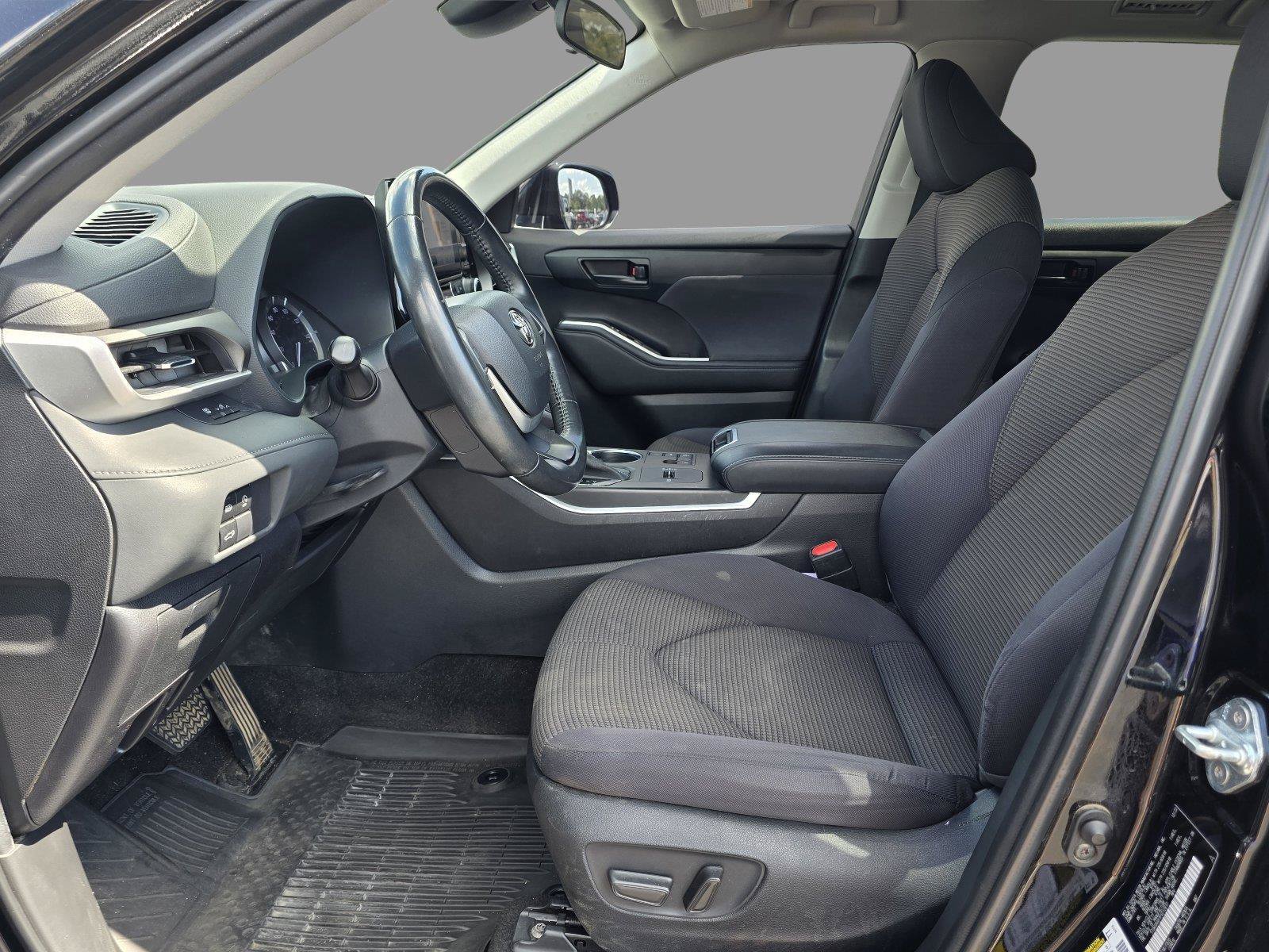 Used 2023 Toyota Highlander LE FWD image 21
