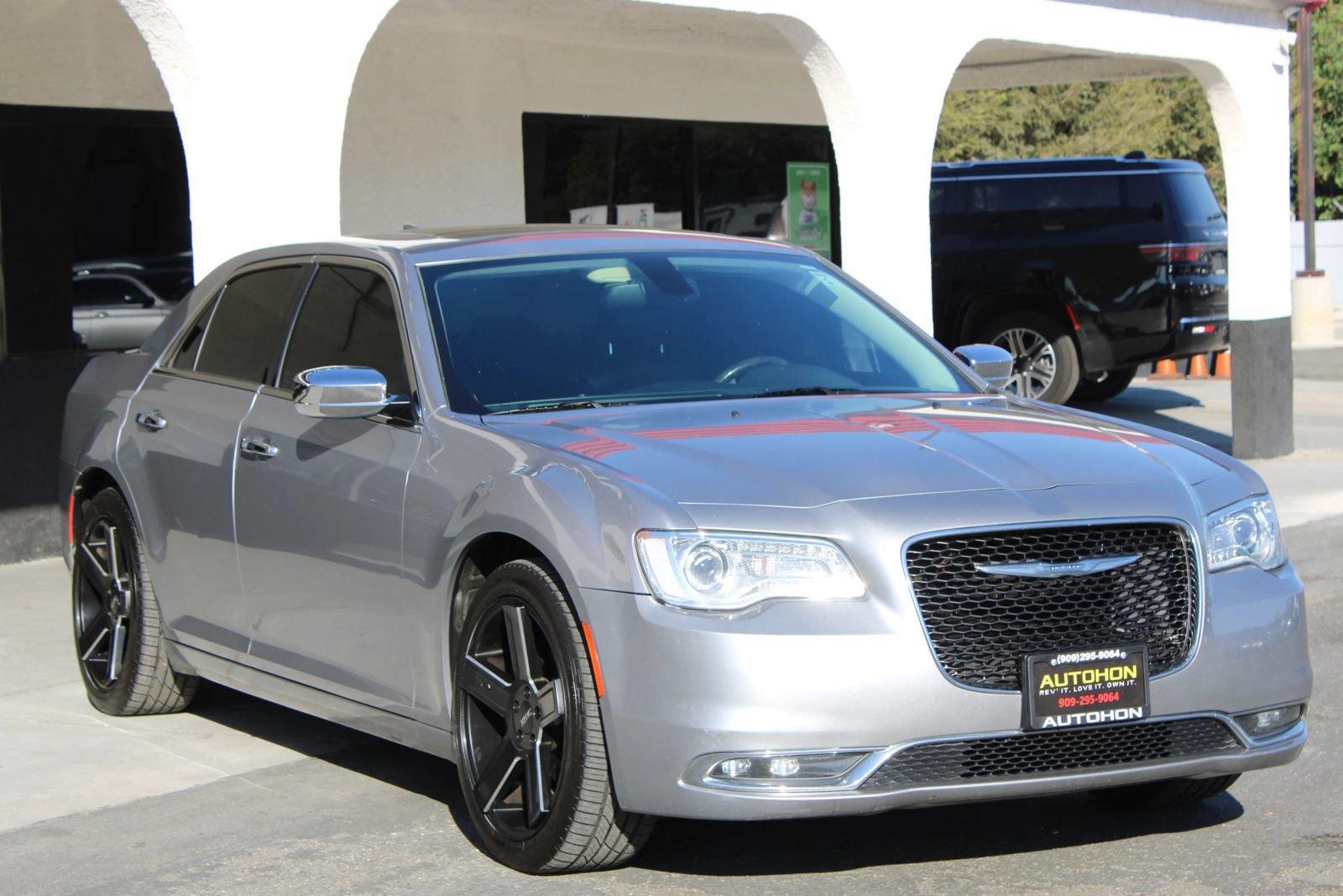Used 2016 Chrysler 300 C RWD image 3