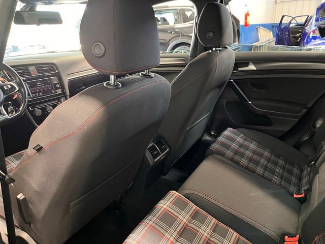 Used 2019 Volkswagen GTI SE image 18