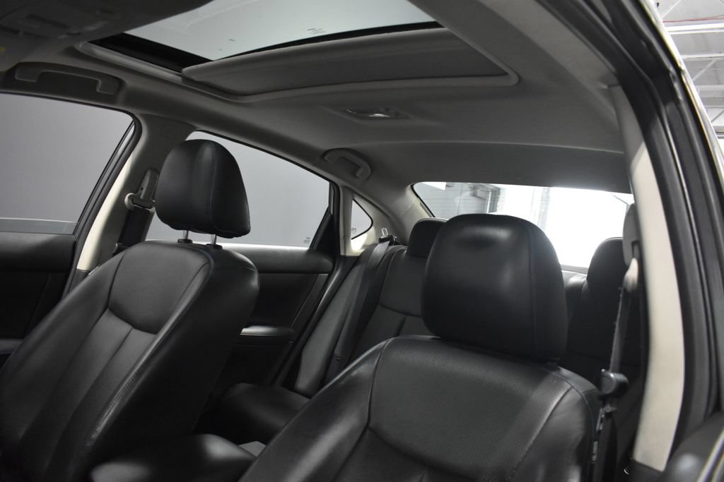 Used 2017 Nissan Sentra SR w/ SR Premium Technology Package FWD image 16