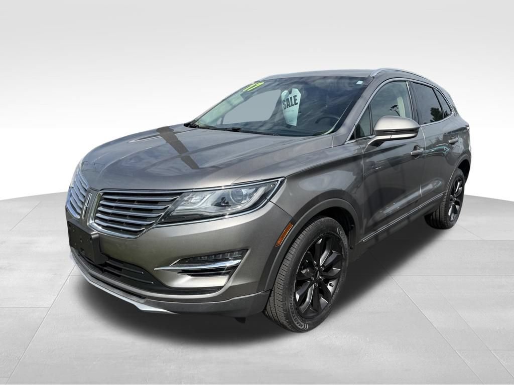 Used 2017 Lincoln MKC Select w/ Select Plus Package AWD/4WD image 2