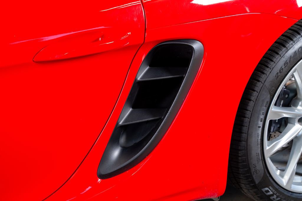 Used 2019 Porsche 718 Cayman RWD image 24