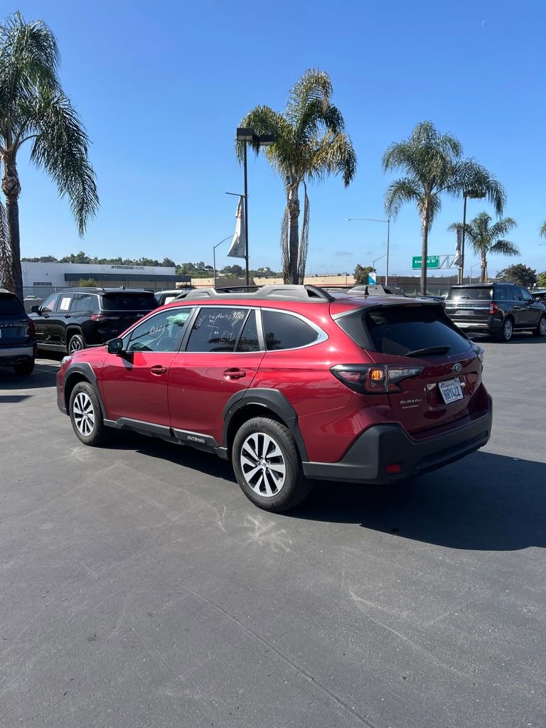 Used 2025 Subaru Outback Premium image 8