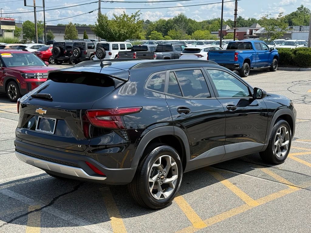 Used 2026 Chevrolet Trax LT w/ Sunroof Package FWD image 6
