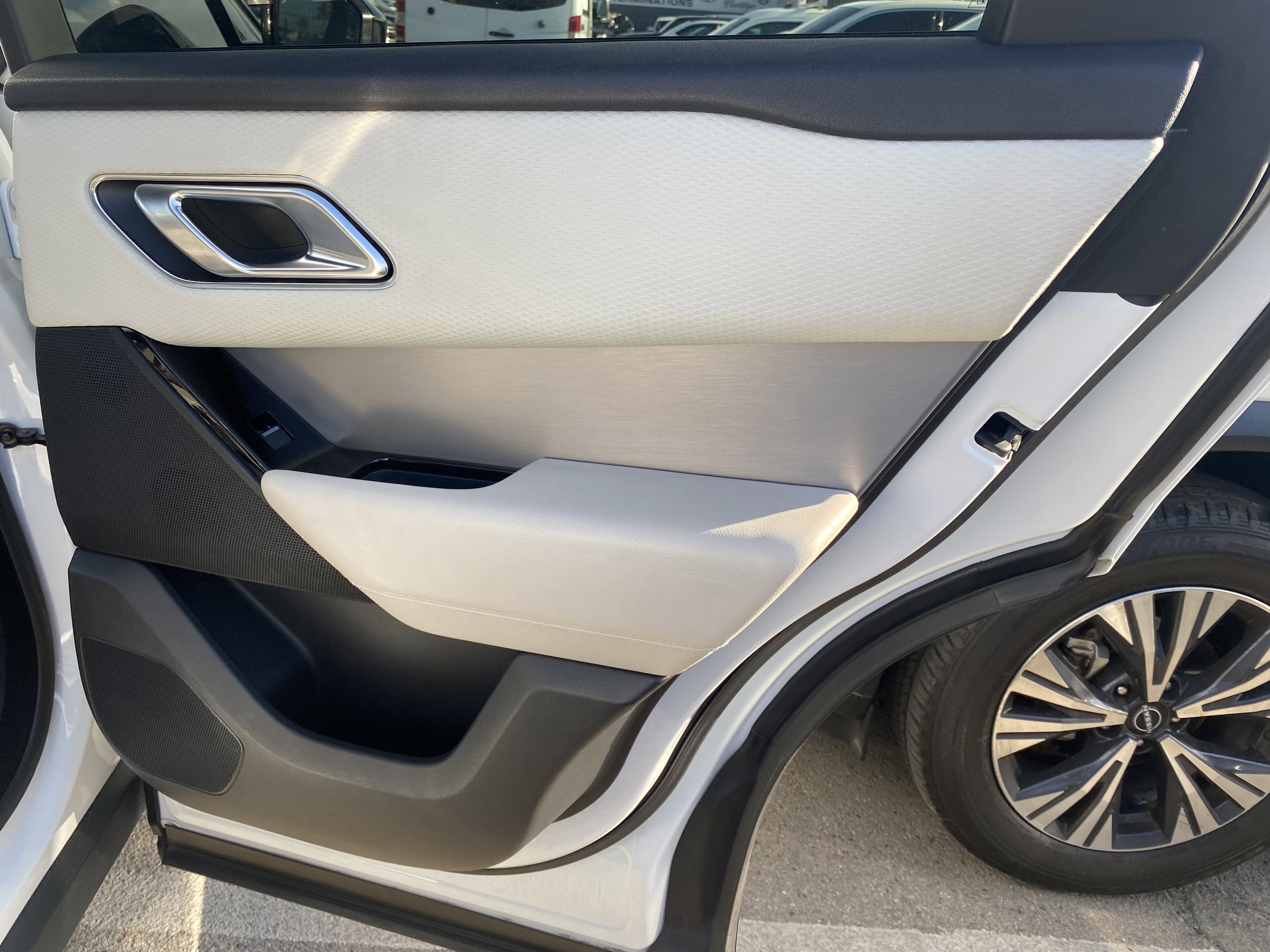 Used 2020 Land Rover Range Rover Velar R-Dynamic S image 16