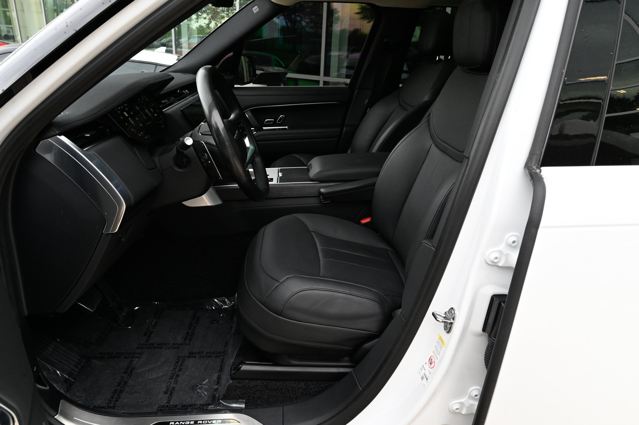 Used 2025 Land Rover Range Rover SE AWD/4WD image 17