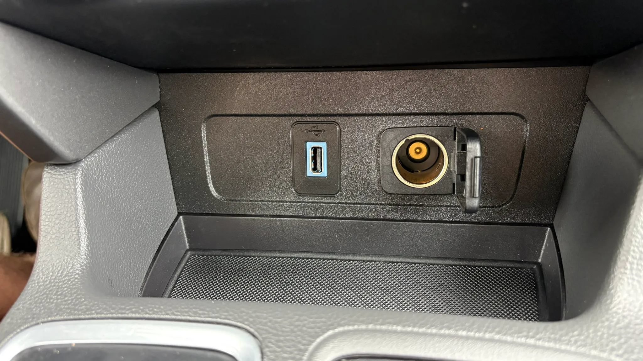 Used 2018 Ford Escape SEL w/ Ford Safe & Smart Package AWD/4WD image 25
