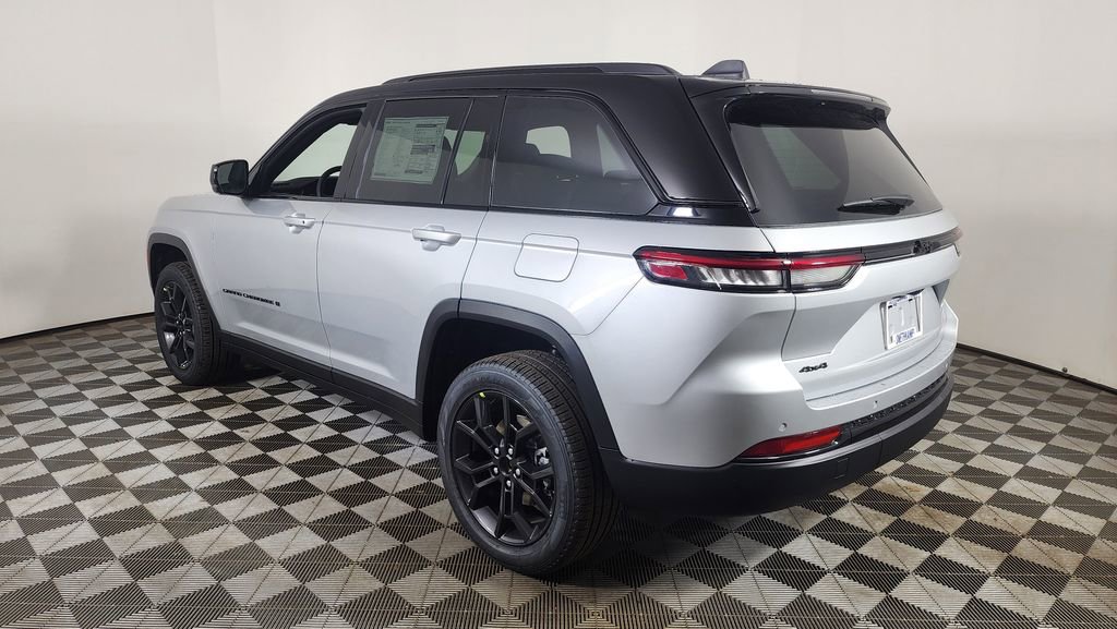 New 2025 Jeep Grand Cherokee Limited w/ Trailer Tow Package AWD/4WD image 6
