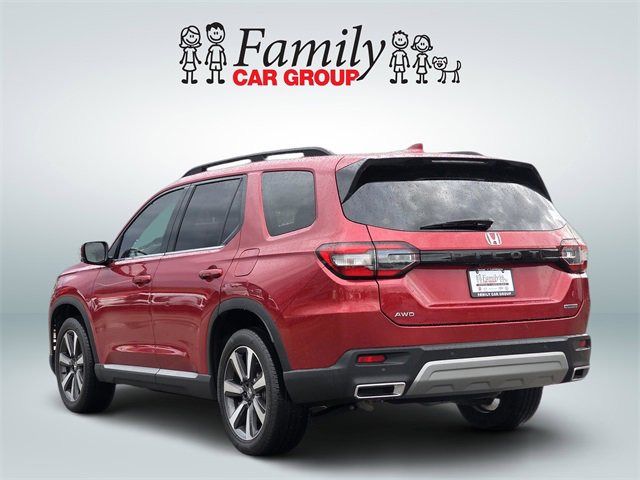 Used 2025 Honda Pilot Touring image 3