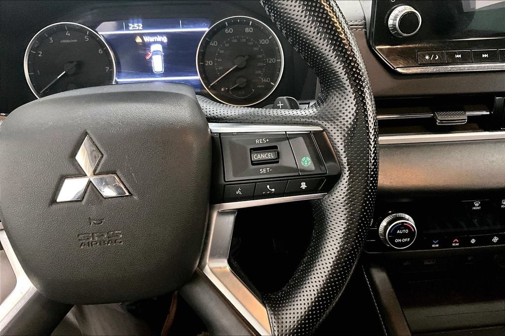 Used 2022 Mitsubishi Outlander SEL AWD/4WD image 12