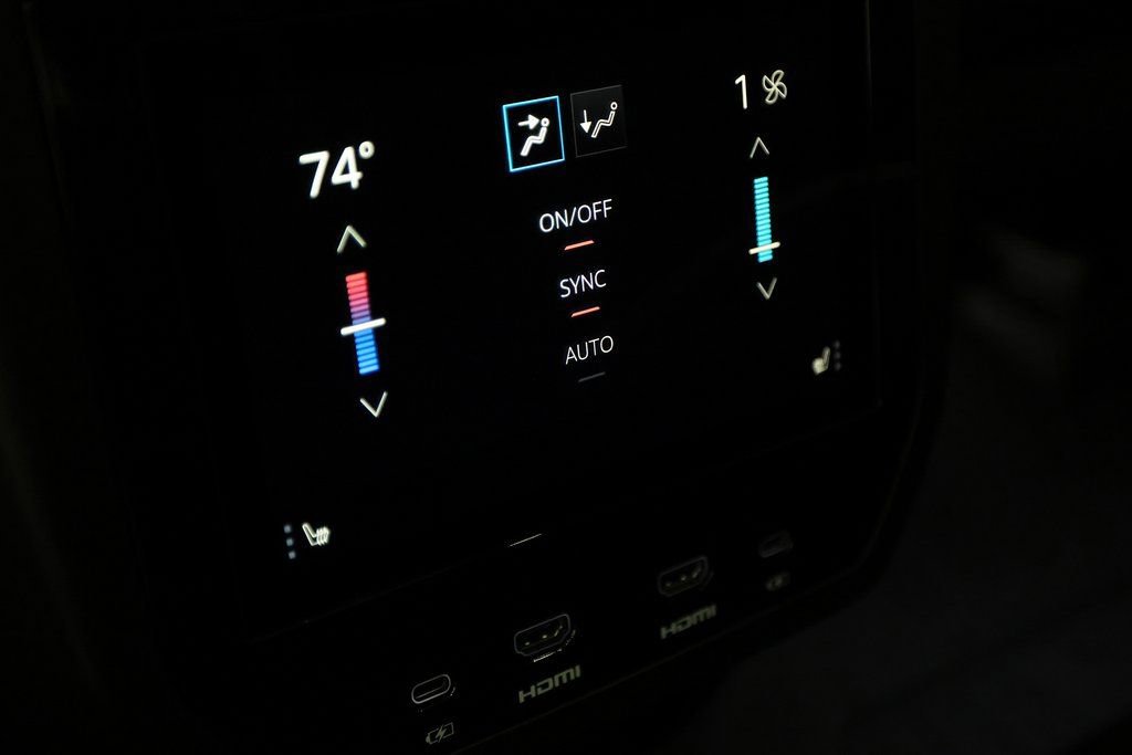 Used 2025 GMC Yukon AT4 Ultimate w/ LPO, Illumination Package image 19