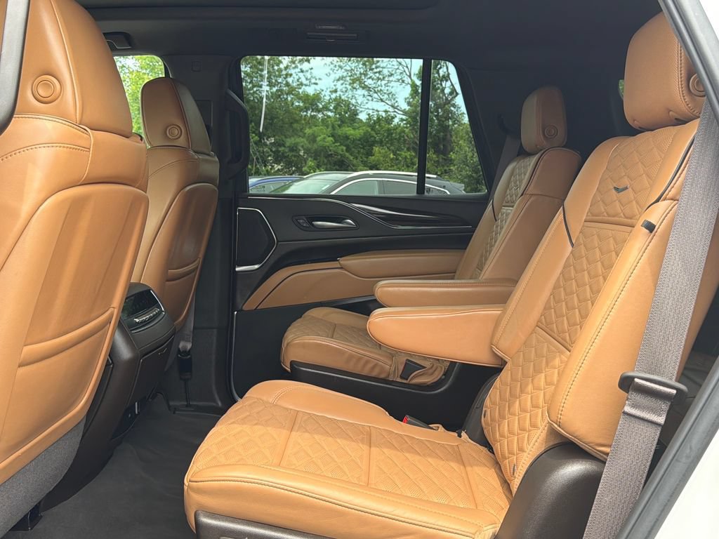 Certified 2024 Cadillac Escalade Premium Luxury AWD/4WD image 11