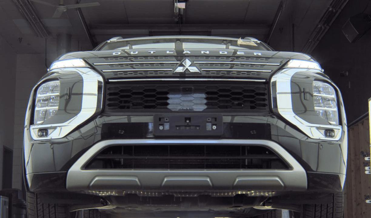 Used 2025 Mitsubishi Outlander SEL AWD/4WD image 3