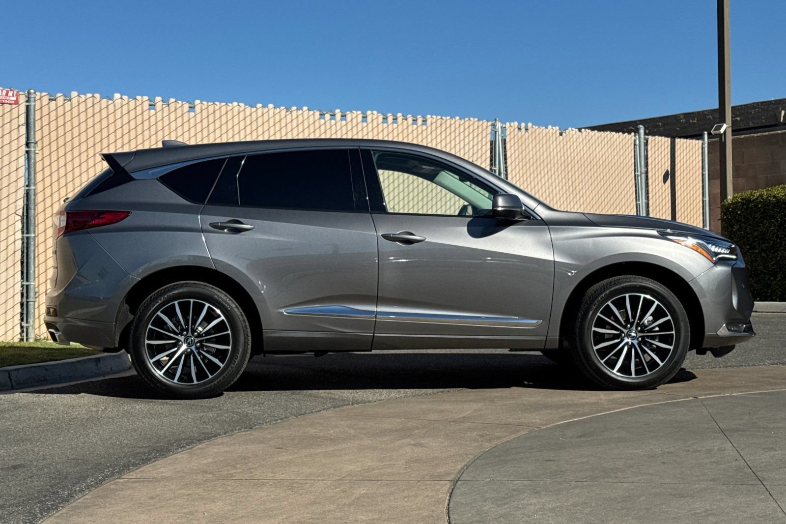 Used 2025 Acura RDX SH-AWD w/ Advance Package image 3