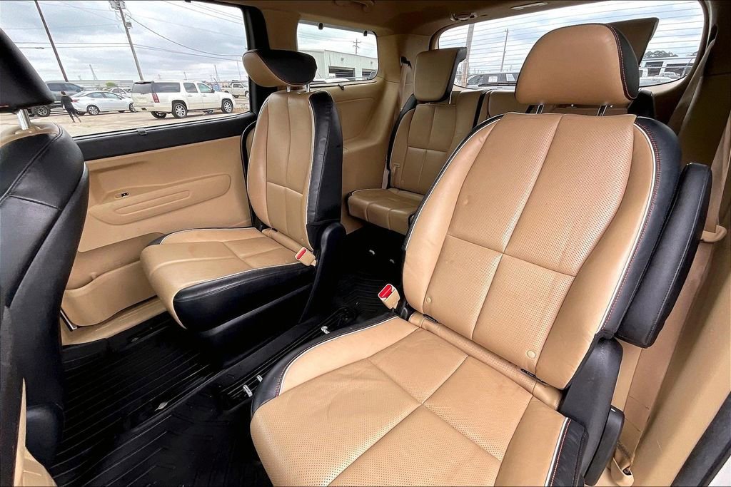 Used 2017 Kia Sedona LX w/ LX Essentials Premium Package FWD image 19