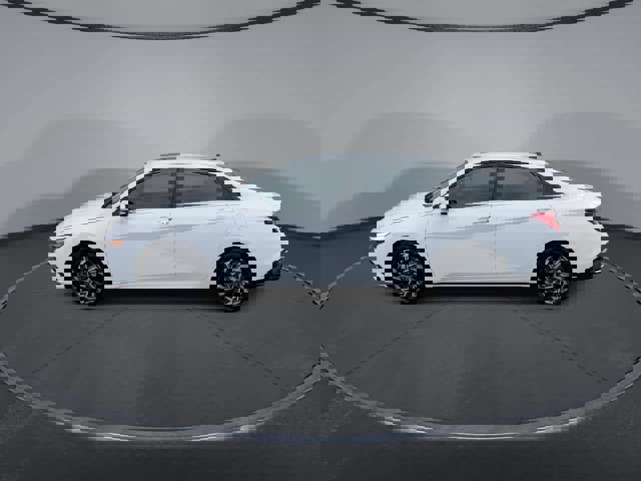 Used 2025 Hyundai Elantra SEL image 5