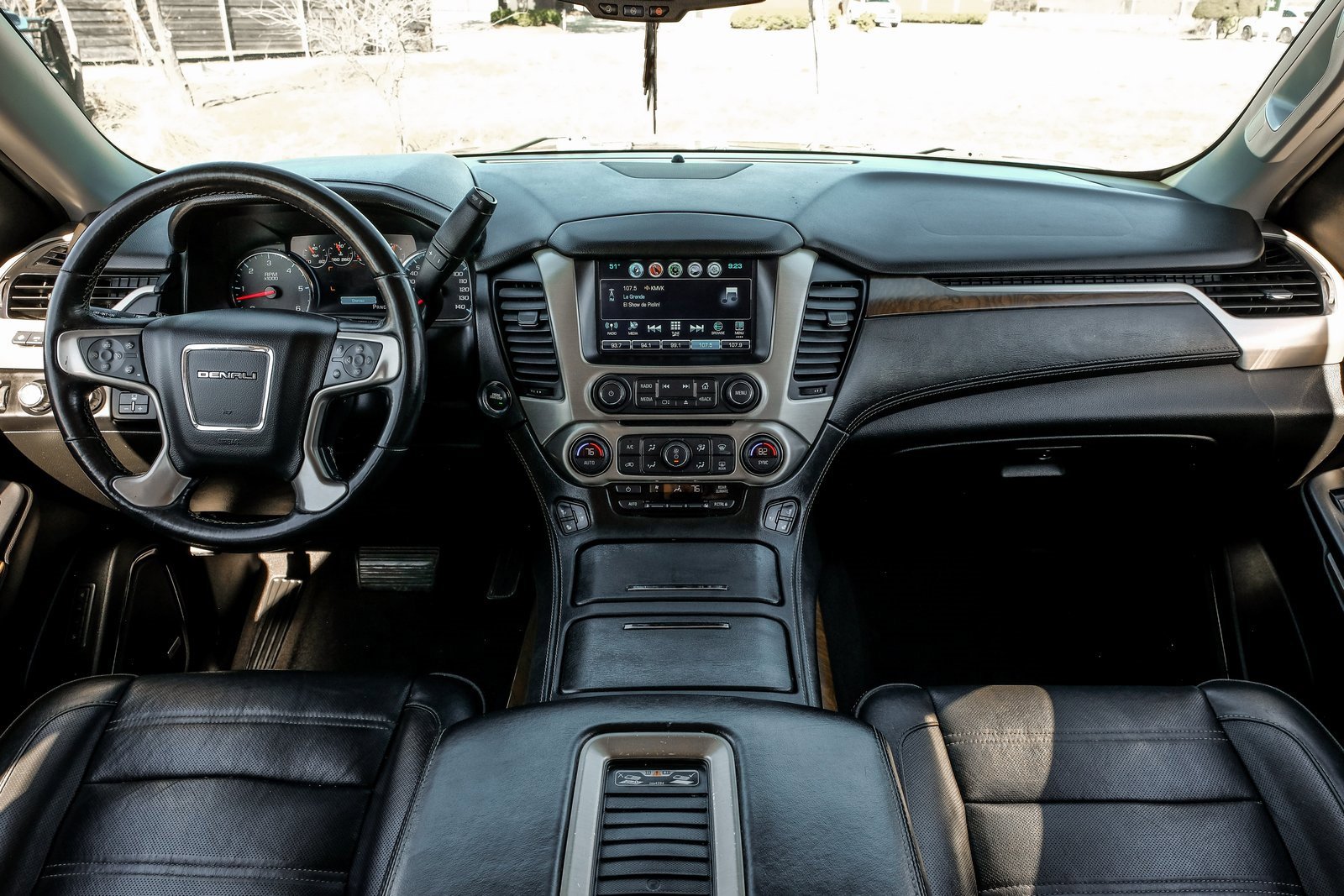 Used 2020 GMC Yukon Denali w/ Denali Ultimate Package image 16