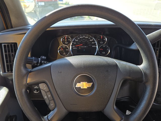 Used 2014 Chevrolet Express 4500 RWD image 22