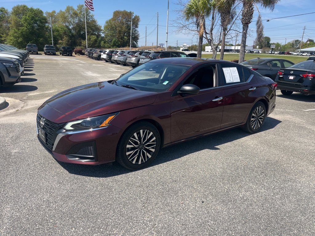 Used 2024 Nissan Altima 2.5 SV image 3