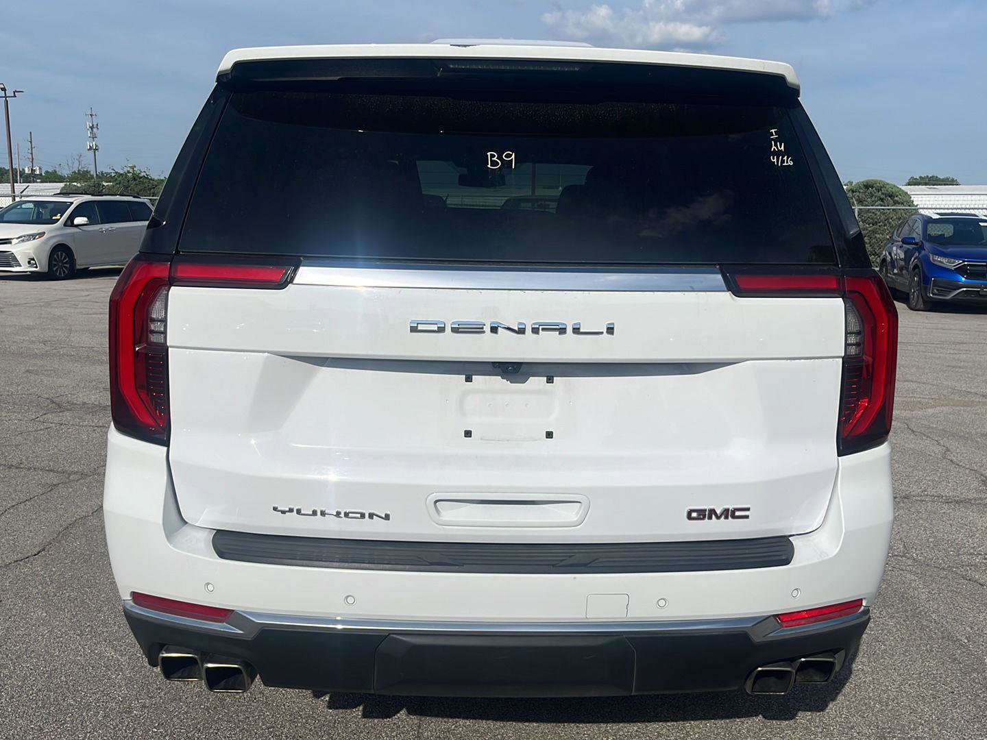 Used 2025 GMC Yukon Denali AWD/4WD image 3